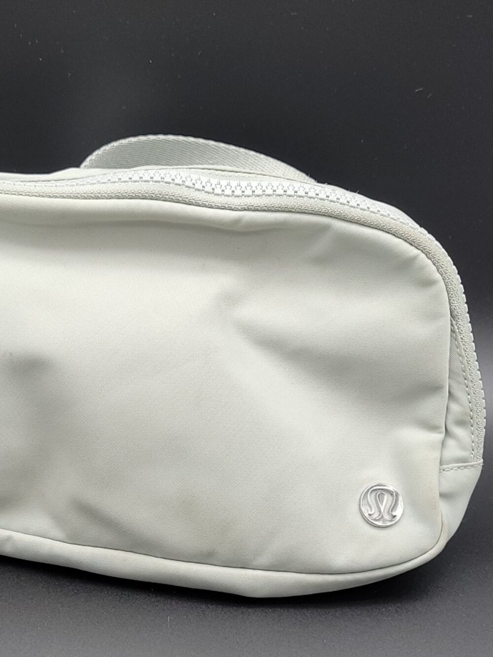 lululemon Everywhere Belt Bag Green Waist Pack Zip, Adjustable Strap, 2 Pockets